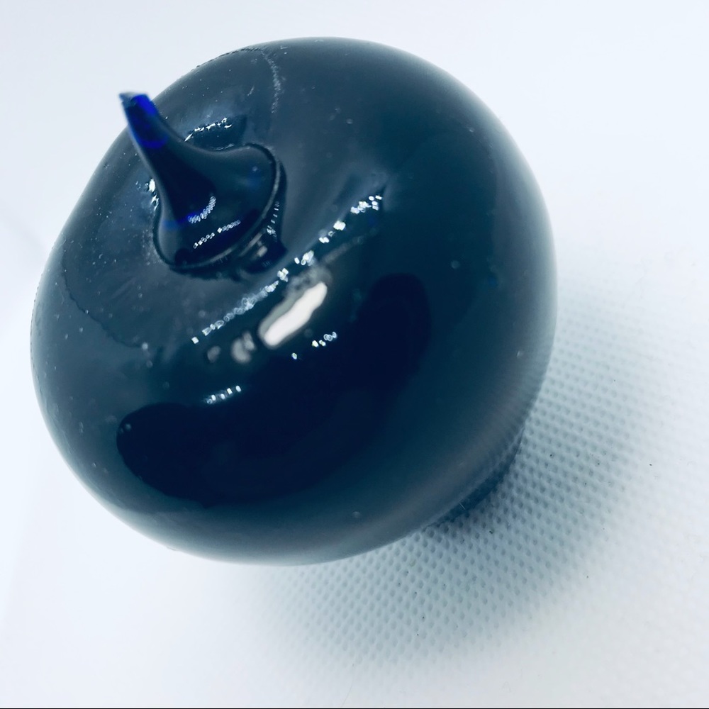 Apple Paperweight - Picture 2 of 4